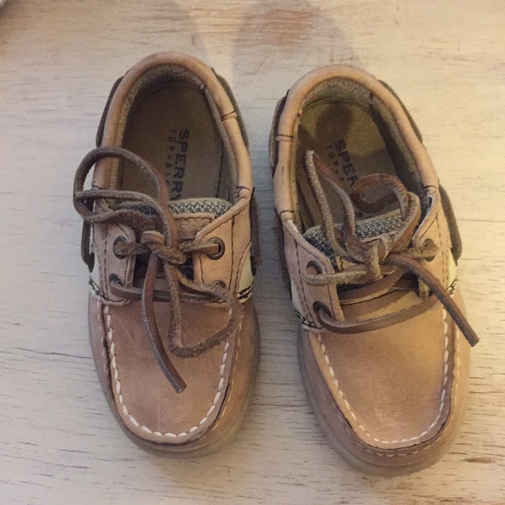 Toddler Sperry’s boat shoe. Size toddler 6.5